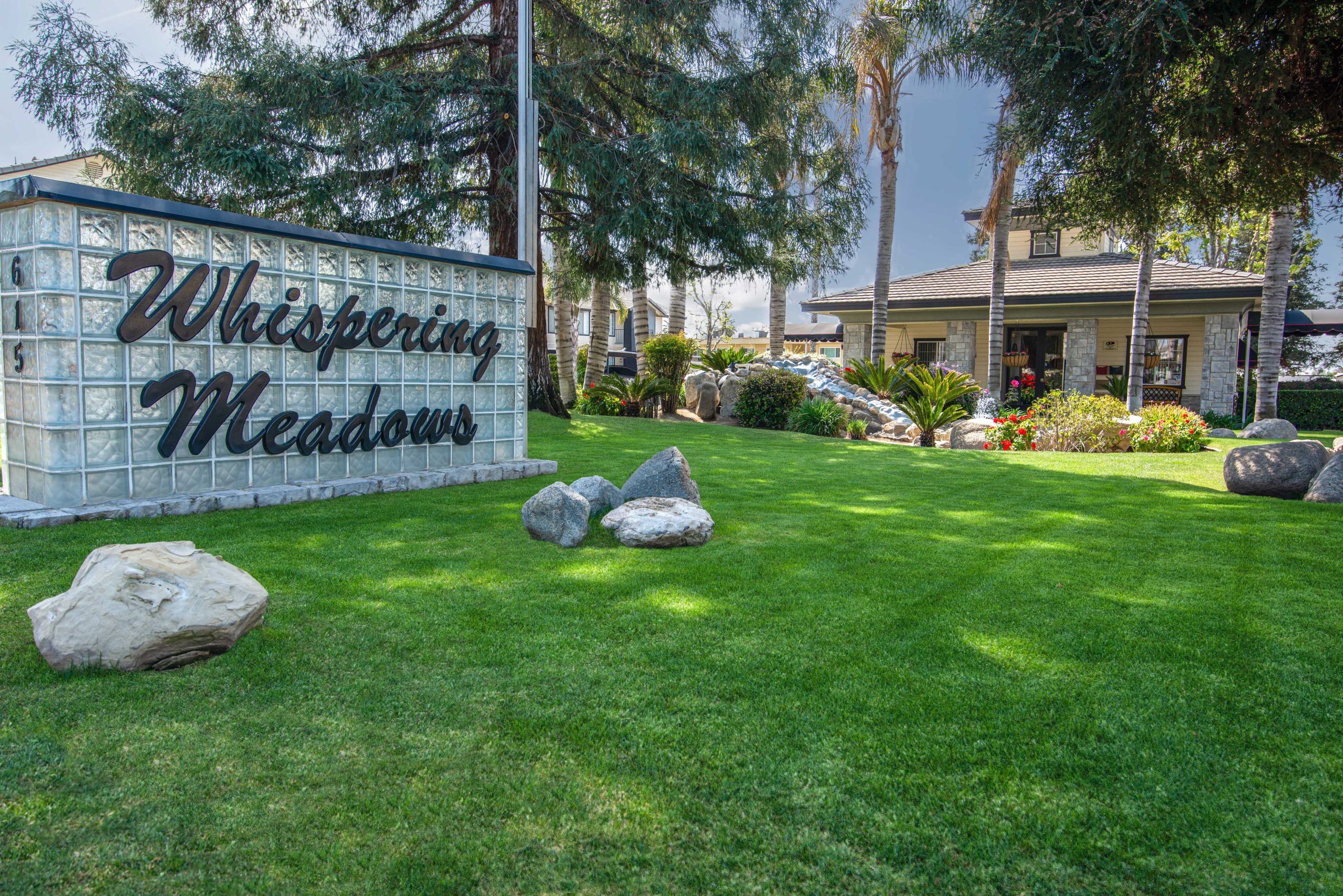 whispering meadows apartments bakersfield landscape ()